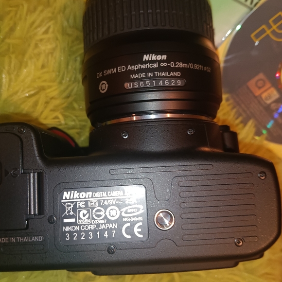 Nikon D40X SLR Digital Camera with Lens, Speedlight, SD card, Strap and Bag - Picture 6 of 12